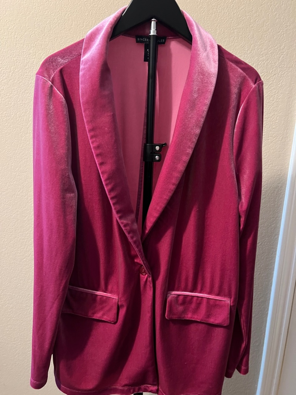 Sincerly Jules Fuchsia Velvet Blazer
